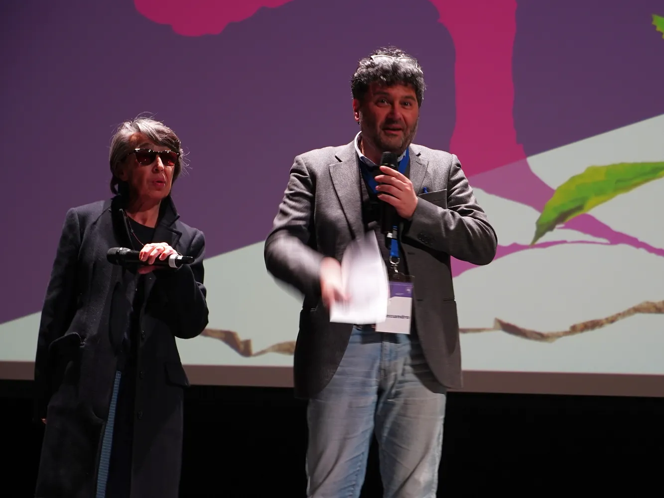 Rosa Franco, presidente Centro di Servizio al Volontariato San Nicola ETS - Alessandro Cobianchi, direttore Centro di Servizio al Volontariato San Nicola ETS - Foto dello Spettacolo “Social Fest!” con Antonio Stornaiolo - Meeting del Volontariato 2025 "Il Coraggio della Speranza" 14 Dicembre 2025 ore 17:00